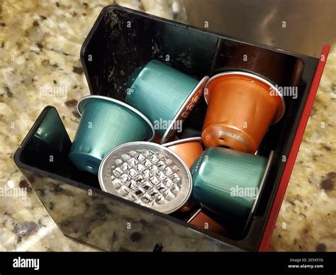 Contenedor De Residuos De Una Cafetera Nespresso Espresso Con C Psulas