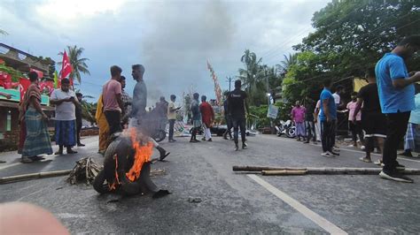 12 Killed As Violence Mars Panchayat Polls In Bengal The Hindu