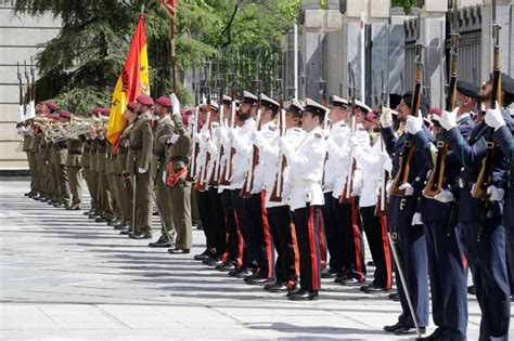 Convocadas 2 300 Plazas De Oficiales Y Suboficiales Fuerzas Armadas