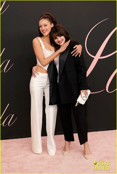 Selena Gomez Debuts New Bangs at the Red Carpet Premiere of 'Lola ...