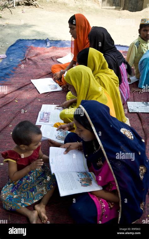 Varanasi India September Muslim Girls Learning Lessons At