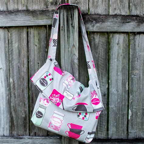 1 Yard Magic Messenger Bag Free Sewing Pattern