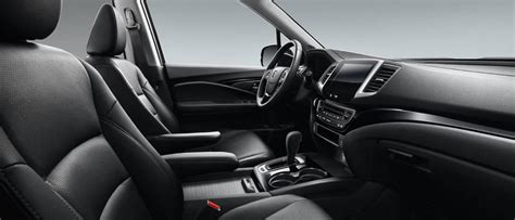 Touring the Interior of the 2017 Honda Ridgeline