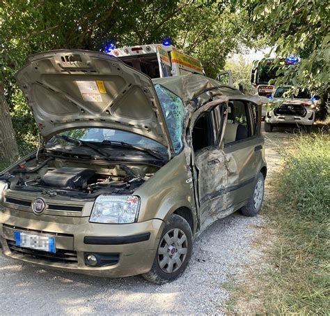 Auto Si Schianta Contro Un Albero Muore Un Enne Di Chianciano Nella