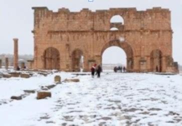 La Neige Embellit Les Ruines De Lamb Se La Nouvelle R Publique Alg Rie