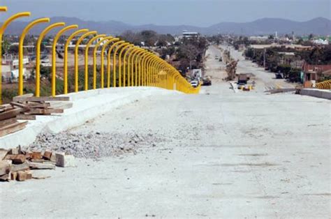 Manda Obras Públicas a SICT proyectos de puentes a desnivel para