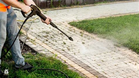 Jak skutecznie usunąć chwasty z kostki brukowej poradnik