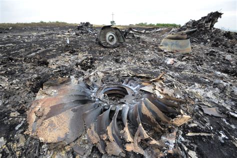 Crash du vol MH17 les débris de l avion sont arrivés aux Pays Bas