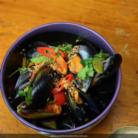 Green Curry Mussels My Kitchen Stories