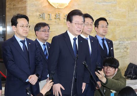 韩国最大在野党党首拘留案以微弱差距被否决，民主党内部分歧加剧全球速报澎湃新闻 The Paper