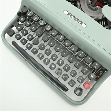 Olivetti Lettera 22 Typewriter - WORLDWIDE SHIPPING – Mr & Mrs Vintage ...