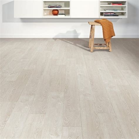 Pestle Oak 8mm Uniclic Wood Effect Laminate Flooring DFD