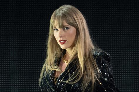 Taylor Swift Photo Sparks Backlash