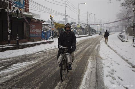 First Major Snowfall Cuts Off Kashmir Valley – Kashmir Observer