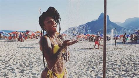 8 Hot Sexy Ludmila Silva Bikini Pics