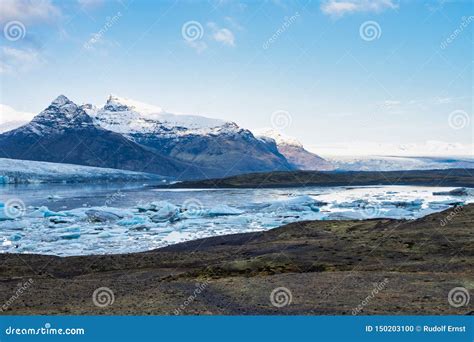 Iceberg Nella Laguna Del Ghiacciaio Di Joekulsarlon In Islanda Europa