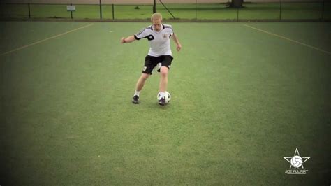 Learn How To Do The Scissors Move Football Soccer 1v1 Tutorial Youtube