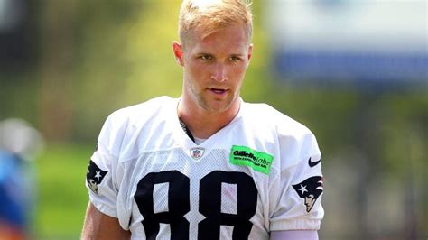 Mike Gesicki injury: Patriots TE reportedly has dislocated shoulder