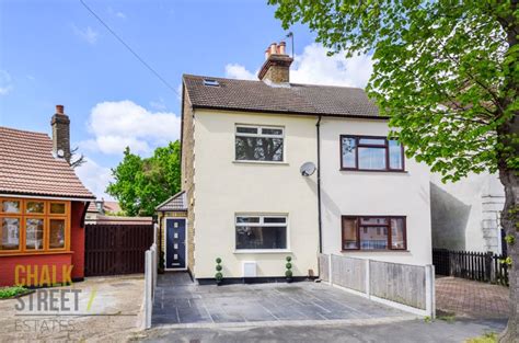 Salisbury Road Gidea Park Rm2 Chalk Street Estates