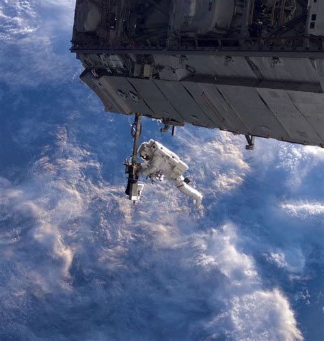 Astronaut Working Outside the ISS and 15 More Fascinating Images ...