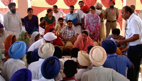 Shiromani Akali Dal Mp Harshimrat Kaur During Sangat Darshan