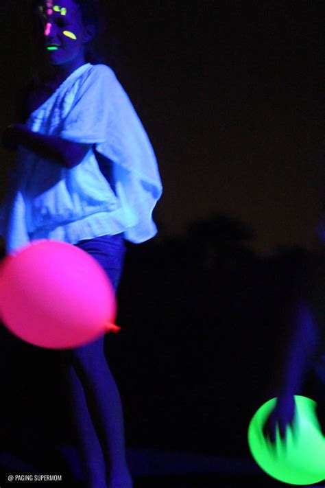 Glow Party Ideas Ultimate Guide How To Throw A Black Light Party Blacklight Party Glow