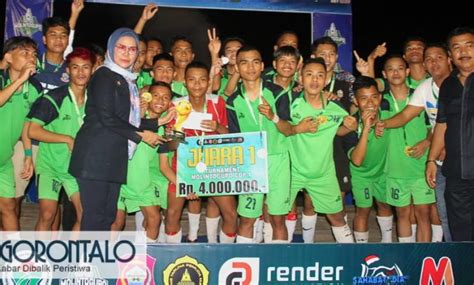 Bupati Merlan Uloli Resmi Tutup Turnamen Sepak Bola U 17 Molintogupo