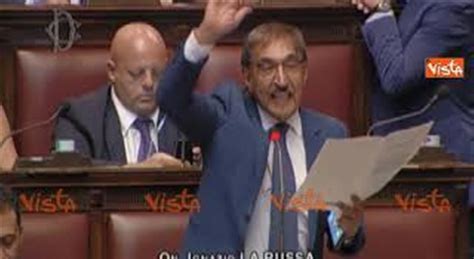 Fascismo La Russa Vietato Anche Gesticolare E Fa Il Saluto Romano