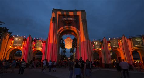 Universal Orlando Close Up Planning A Horror Nights Getaway