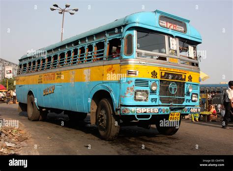 Local city bus near Howrah bridge Kolkata India Stock Photo - Alamy