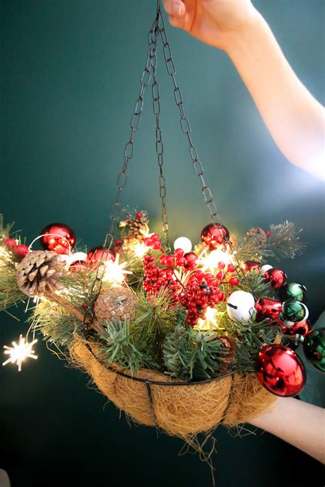 How to make a Christmas hanging basket