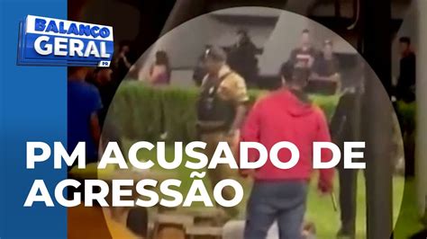 Policial foi filmado batendo em mulher e homem durante confusão em