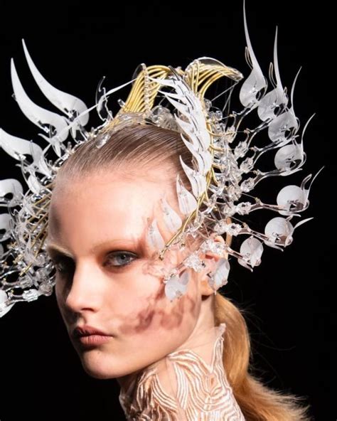 Thumbs Pro Themakeupbrush Iris Van Herpen Spring 2021 Couture