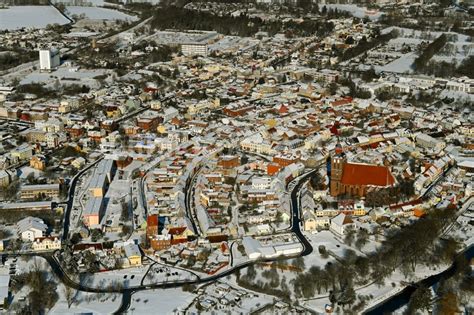 Luftaufnahme Altentreptow Winterluftbild Kirchengebäude St Petri