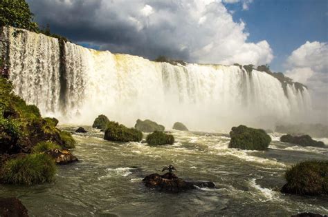exploring  brazilian side  iguazu falls   tales   lens