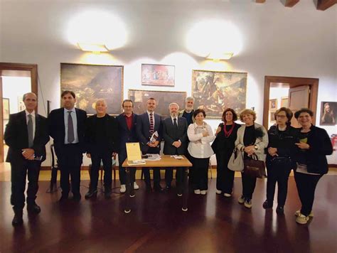 Grande Successo Di Pubblico E Di Critica Per La Presentazione Del Libro