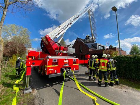 Feuerwehr L Scht Dachstuhlbrand In Nordhorn Deegfeld Ems Vechte Welle