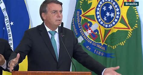 Bolsonaro volta a subir o tom e dispara Forças Armadas não irão