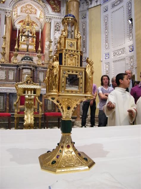 Il Reliquiario Delle Lacrime Della Madonna Di Siracusa A Casteltermini