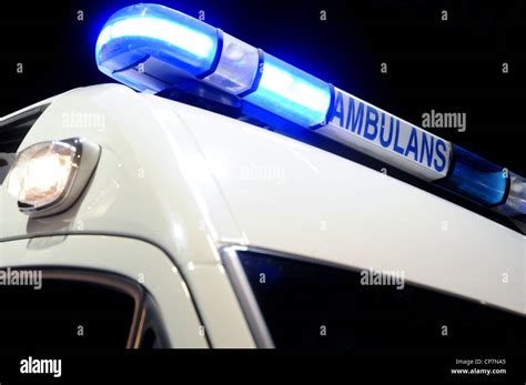 Ambulance flashing light hi-res stock photography and images - Alamy