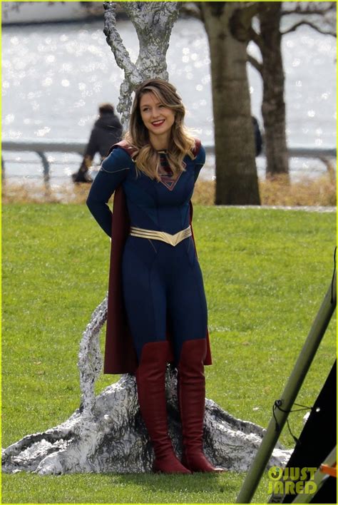 Melissa Benoists Supergirl Looks Like Shes In Trouble In New Set