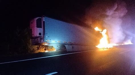 Se Incendia Tr Iler Cargada Sobre La Maxipista Mazatl N Culiac N