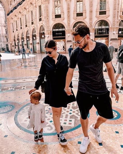 Çocukluk aşkıyla evlendi! Kaptan Hakan Çalhanoğlu'nun 7 yıllık eşi ...