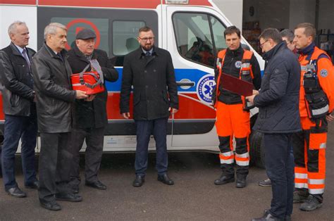 ZESPÓŁ RATOWNICTWA MEDYCZNEGO Z ŁĘKAWICY OTRZYMAŁ URZĄDZENIE DO