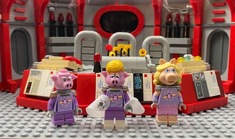 Pigs In Space - The Brothers Brick | The Brothers Brick