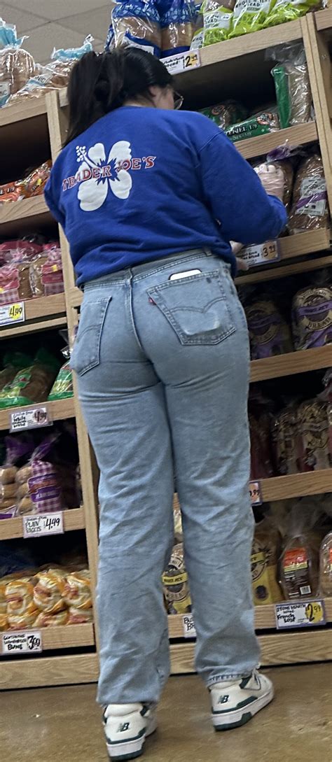 Worker With Nice Ass In Levis Bonus Babes In Jeans Tight Jeans