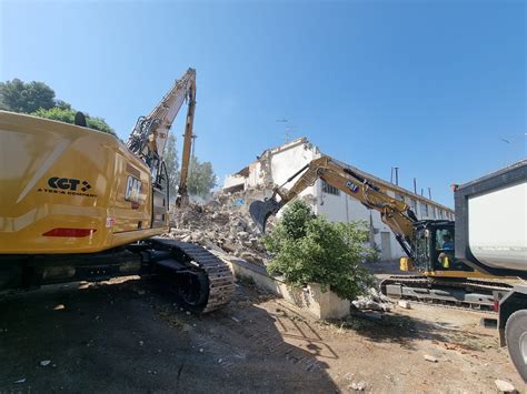 Teramo Iniziata La Demolizione Del Capannone Dell Ex Aquila D Oro Foto