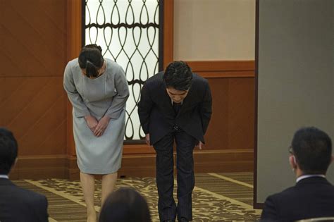 Japan S Princess Mako Marries Commoner Loses Royal Status