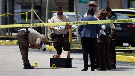 Florida Shooting At Least 22 People Shot 2 Fatally After Assailants Get Out Of An Suv And