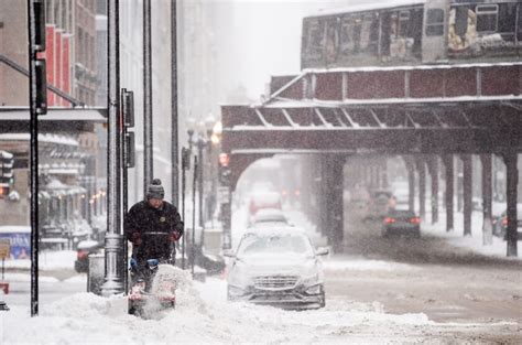 10 Inches Of Snow And Climbing In Parts Of Chicago Area As Winter Storm